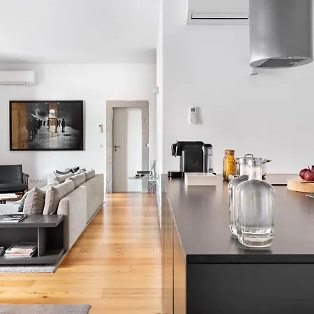 Apartment Plum Guide - Sterling Honey Lisbon
