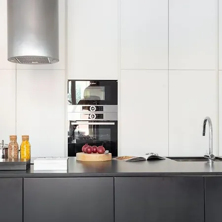 Plum Guide - Sterling Honey Apartment Lisbon