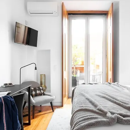 Apartment Plum Guide - Sterling Honey Lisbon